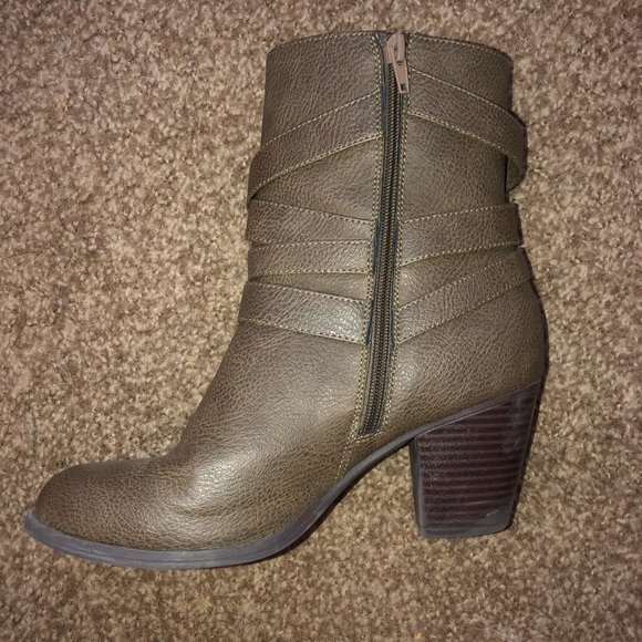 JustFab Olive Green Heeled Above Ankle Booties! - Picture 8 of 8